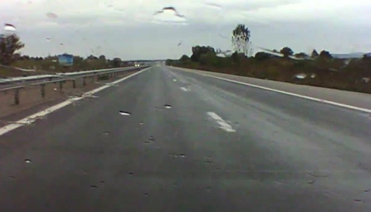 Пътните настилки в цялата страна са предимно мокри