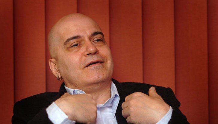 Ако се бях кандидатирал за президент, нямаше да има битка Цачева - Радев. Щеше да има Слави Трифонов още на първи тур, заяви шоуменът Ако се бях кандидатирал за президент, нямаше да има битка Цачева - Радев. Щеше да има Слави Трифонов още на първи тур, заяви шоуменът