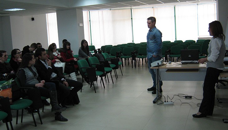 За повече от 40 студенти от 4-ти курс в специалност „Право“  заседателната зала в офиса на НАП се превърна в модерна учебна аула