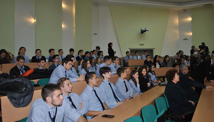 „Иновационен лагер 2016“ е най-значимото събитие на клуба по предприемачество „Успешните хора“ при ПМГ „Баба Тонка“ – Русе