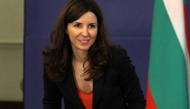 Цанова е вицепремиерката по еврофондовете от двете досегашни служебни правителства на Росен Плевнелиев