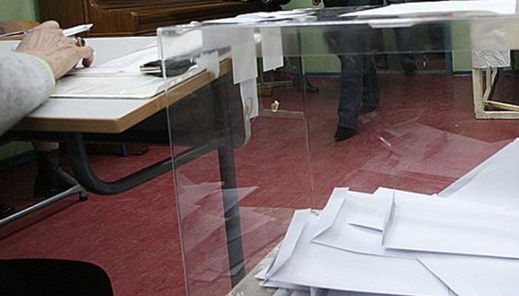 Президентът Плевнелиев и новоизбраният му наследник Румен Радев се видяха вчера и се разбраха за взаимни консултации по състава на служебното правителство Президентът Плевнелиев и новоизбраният му наследник Румен Радев се видяха вчера и се разбраха за взаимни консултации по състава на служебното правителство