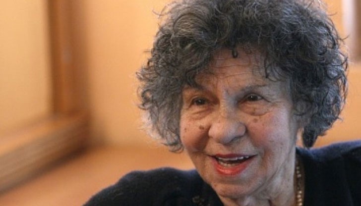 94-годишната българска актриса е предложена в категорията "Най-възрастна активно играеща на сцената актриса"
