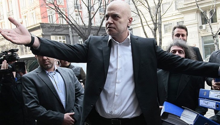 Официалната позиция на Слави Трифонов за референдума Официалната позиция на Слави Трифонов за референдума