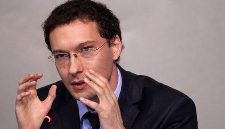 Президентът Ердоган е хубаво да се фокусира върху случващото се в Република Турция Президентът Ердоган е хубаво да се фокусира върху случващото се в Република Турция