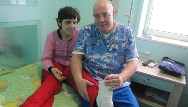 Доктор Янакиев настоява пациентите да подпишат декларация, че НЕ му дължат пари
