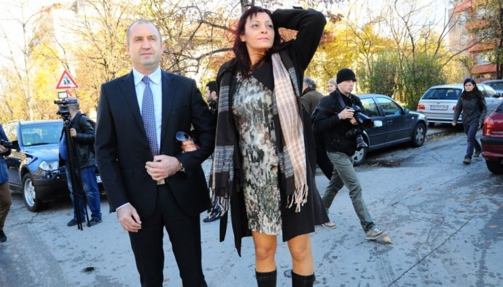 Десислава е втората съпруга на генерала, имат общо три деца