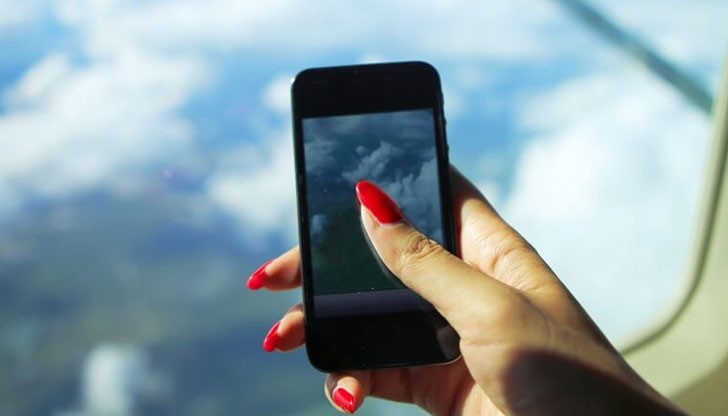 Всеки, качвал се на борда на самолет, е чувал тази молба: „Моля, изключете всички електронни устройства“