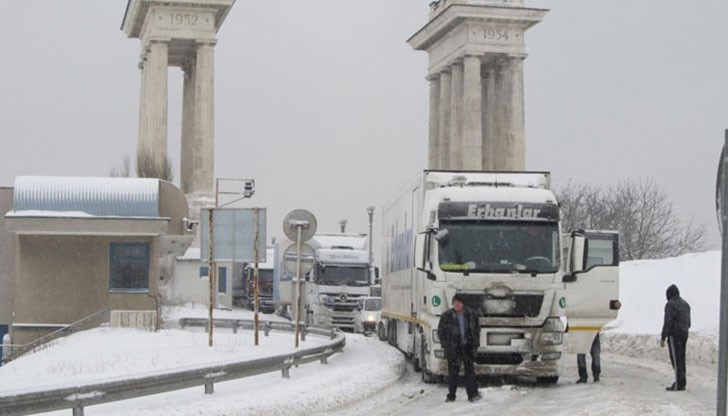Снегопочистването и поддържането на моста тази година се поема от румънска страна