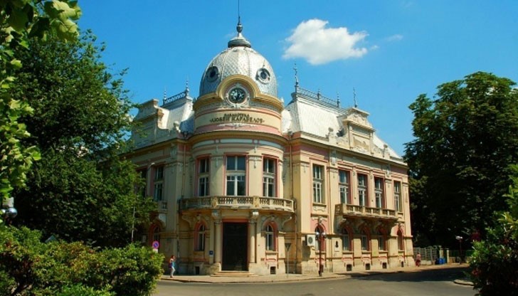 Александър Първанов, запален любител - рибар, ще въведе малките посетители на Детския отдел в тайните на риболова Александър Първанов, запален любител - рибар, ще въведе малките посетители на Детския отдел в тайните на риболова