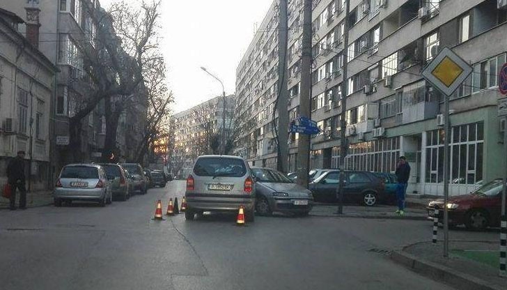 Шофьори коментираха, че излизащите от "Видин" в посока центъра, често страдат от липса на видимост