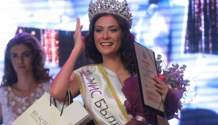 Най-красива нашенка има две дипломи – британска и българска, работи в сферата на туризма и буквално просълзи майка си от радост