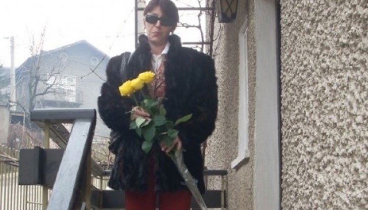 Една от лъжите й била, че детето й уж е починало от топлинен удар и тя трябва да прибера тялото му от Франция