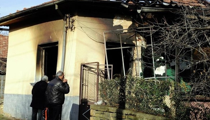 Бащата дойде пред къщата и изпадна в несвяст