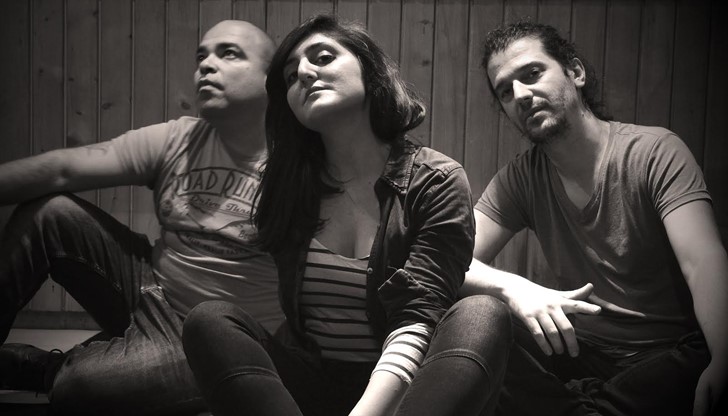 На сцената ще бъдат Алис Инджеян – вокали, Ясмин Исинов- клавир и Цветан Чобанов – саксофон