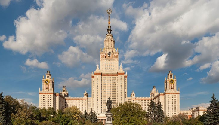 Отпускат стипендии за 300 студента за новата учебна година