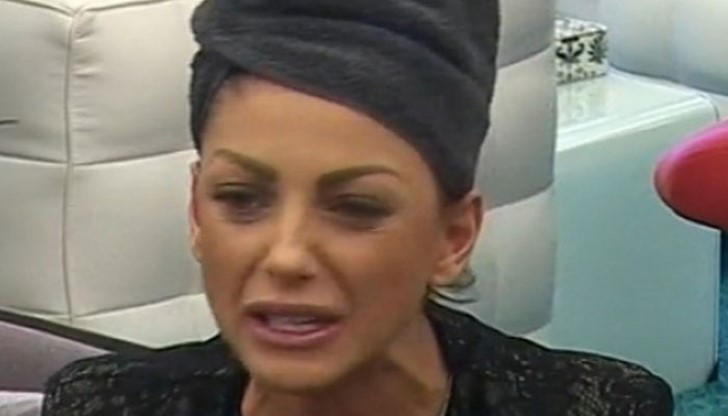 Христо повръщаше върху мен Христо повръщаше върху мен