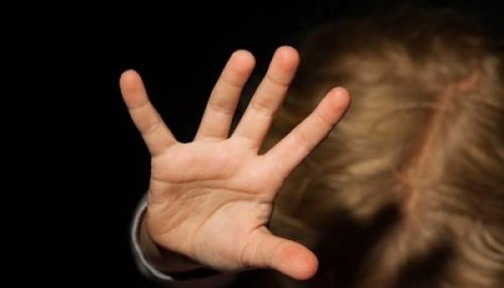 Бащата на момченцето бил в стаята, където лелята блудствала с детето Бащата на момченцето бил в стаята, където лелята блудствала с детето