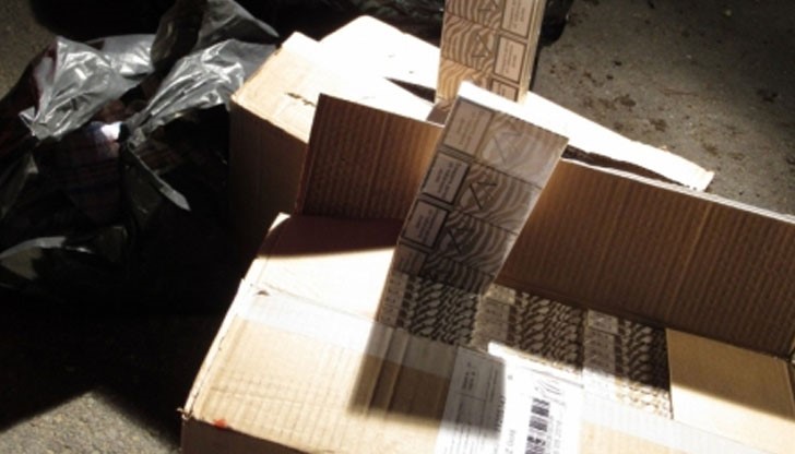 Над 56 000 къса контрабандни цигари са иззети при проверка на лек автомобил на път Русе - Разград Над 56 000 къса контрабандни цигари са иззети при проверка на лек автомобил на път Русе - Разград