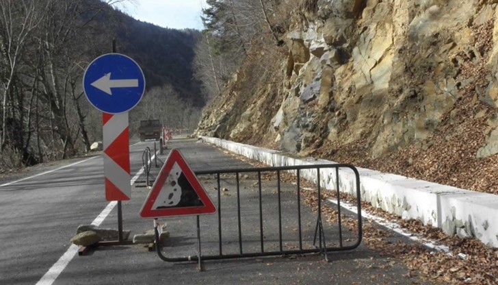 Свлачището изненада всички и отложи пускането на 19-километровата поправена отсечка