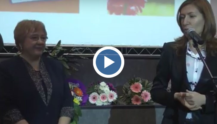 Пред гостите проф. Велизара Пенчева сподели, че не се е колебала как да отбележи днешния ден, и че се чувства богат и щастлив човек