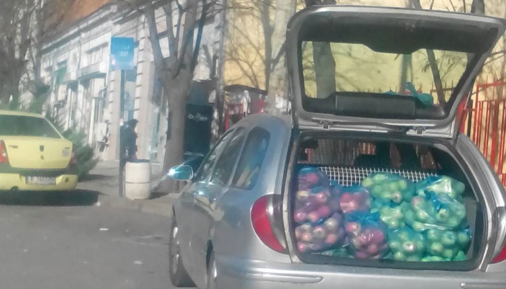 Не стига че ни махат стоянките, ами ги и обърнаха на пазар