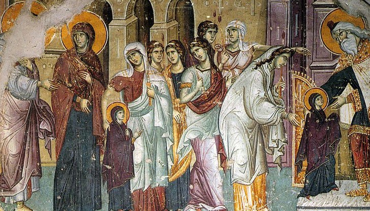 Според православната традиция на този ден е въведена в храма, от своите родители, 3-годишната Мария - бъдещата Божия майка Според православната традиция на този ден е въведена в храма, от своите родители, 3-годишната Мария - бъдещата Божия майка