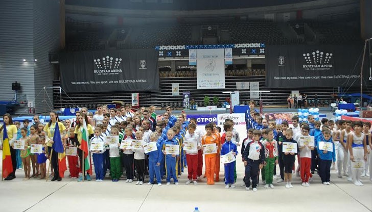 Тази година освен традиционните художествена и спортна гимнастика, своя дебют правят спортната акробатика и скоковете на батут