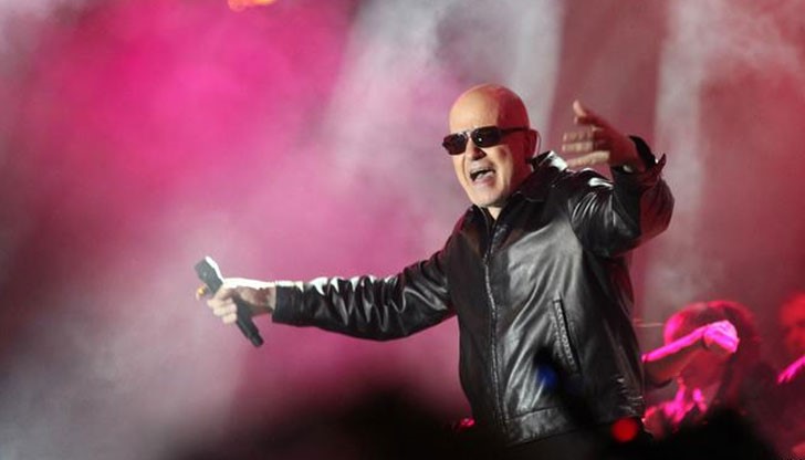 "Двуметровият мъж е абсолютно наясно със силата на своето излъчване", разказва Андреа Беер "Двуметровият мъж е абсолютно наясно със силата на своето излъчване", разказва Андреа Беер