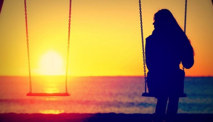 Ако сте двама, а се чувстваш сама, значи просто не те обича Ако сте двама, а се чувстваш сама, значи просто не те обича