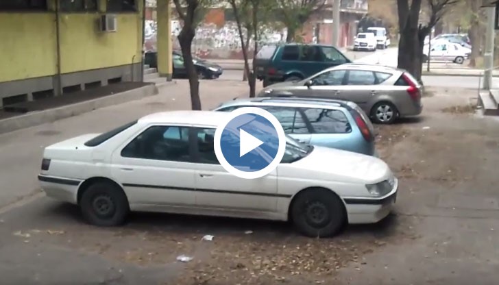 Колите са паркирани пред блок "Сълза" в Русе