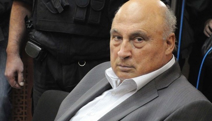 Имотът е под запор на данъчните заради борчовете на фамилията Имотът е под запор на данъчните заради борчовете на фамилията