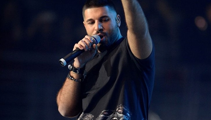 Мистър "Бум" реши да събира пари за благотворителност със скандални заглавия Мистър "Бум" реши да събира пари за благотворителност със скандални заглавия