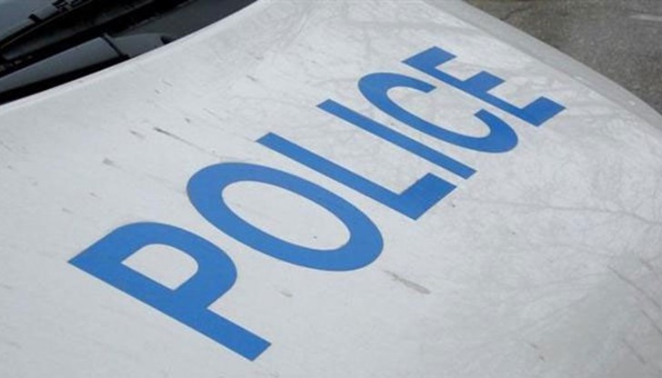 Колега на служителката се втурнал от съседната къща да я спасява