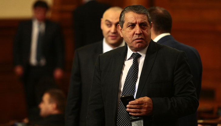 Едно от обвиненията срещу Александър Методиев е за непристойно поведение пред униформени