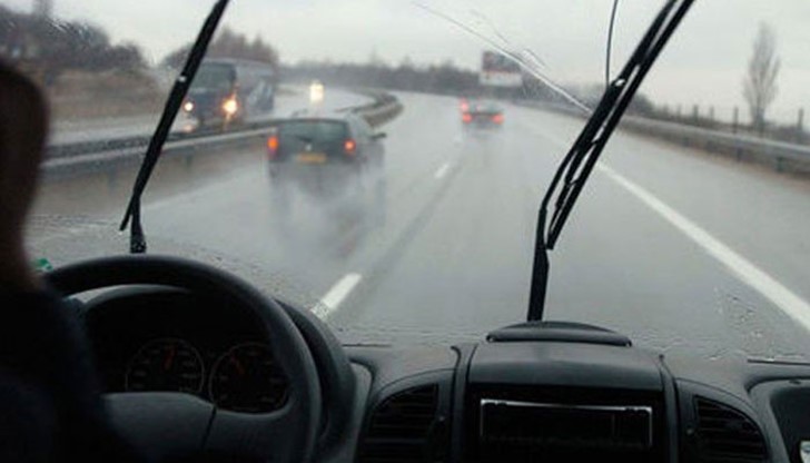 Сняг вали в района на Боровец Сняг вали в района на Боровец