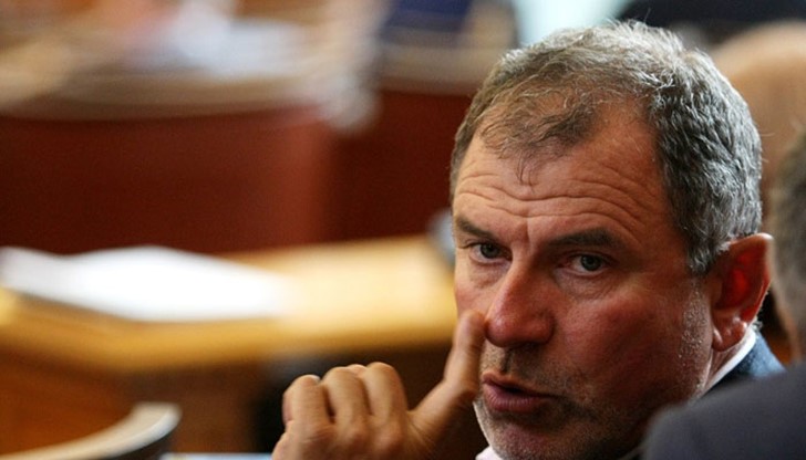 Методи Андреев нажежи градуса на емоциите в пленарната зала Методи Андреев нажежи градуса на емоциите в пленарната зала