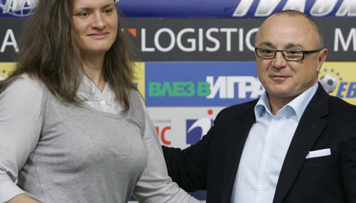 Българската състезателка успя по категоричен начин да спечели при жените в категория до 80 кг. спортно самбо на шампионата в София