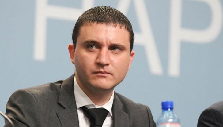 Парички от КТБ не взехме, а дадохме, твърди министъра в оставка Парички от КТБ не взехме, а дадохме, твърди министъра в оставка