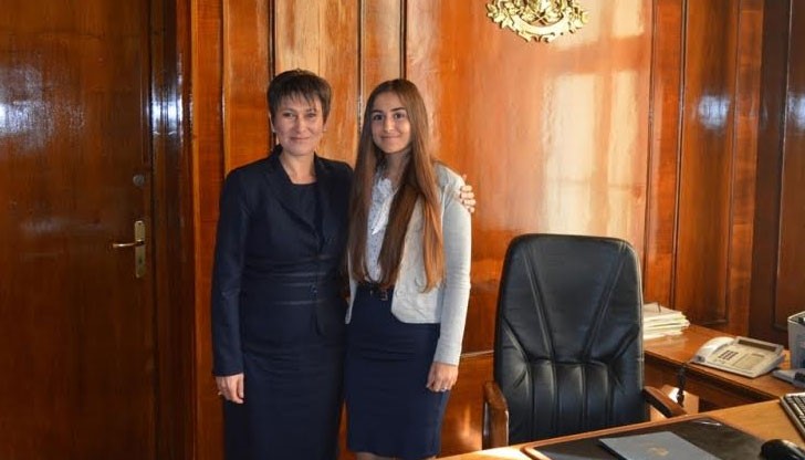 Зам.-министър Везиева  въведе Джулия Здравкова в работата на няколко дирекции в министерството