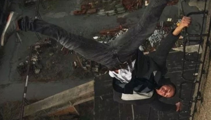 19-годишният възпитаник на Спортното училище се провеси с главата надолу от 20 метра височина
