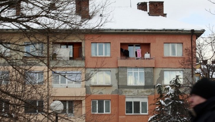 В цялата страна са установени надстроявания, остъклени тераси, дървени и метални навеси, които са незаконни / Снимката е илюстративна/ В цялата страна са установени надстроявания, остъклени тераси, дървени и метални навеси, които са незаконни / Снимката е илюстративна/