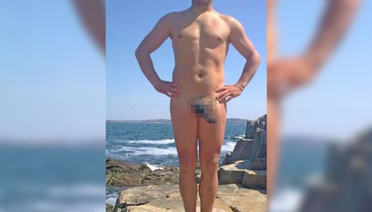 Бургазлия втрещи социалната мрежа със снимка на нахлузения на гениталиите му чорап!