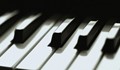 Анонимен дарител подарява пиано на сираче от Хитрино