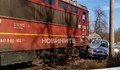 Влак блъсна кола на прелез