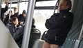 Мъж си свали бельото в градския транспорт