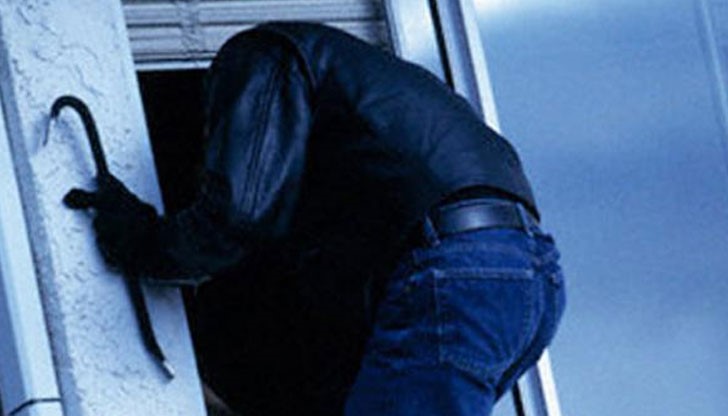 Крадецът проникнал в жилище на улица "Зайчар" през прозорец