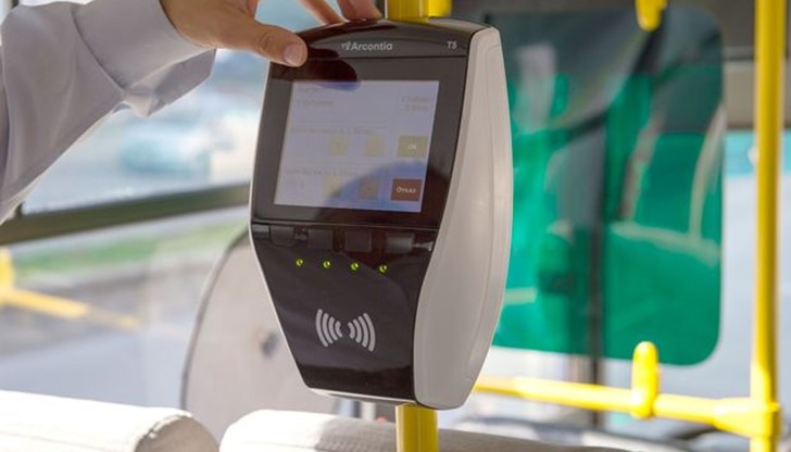 Карти за пътуване в градския транспорт ще се издават и зареждат до 10.00 часа