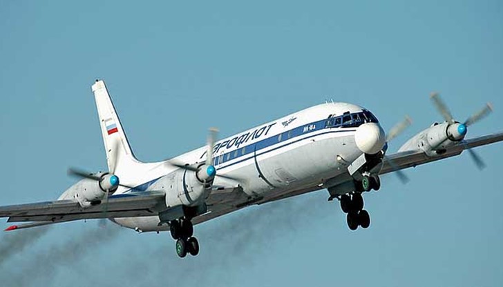 Самолетът се е разбил на три части Самолетът се е разбил на три части