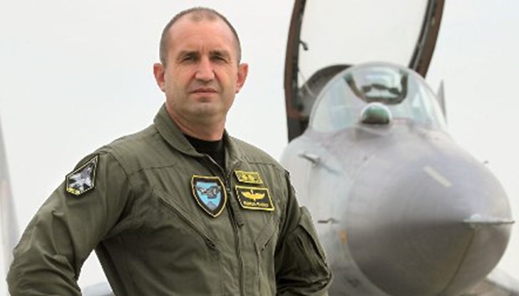 Гардове от Националната служба за охрана погнаха фенове на новоизбраният президент